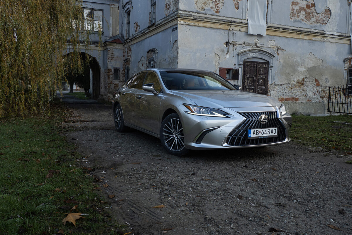 Lexus ES300h Legacy Edition