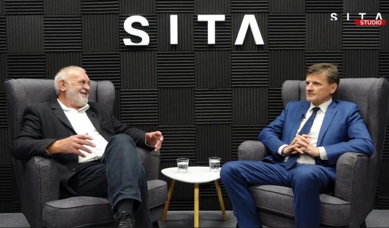 Poslanec Alojz Hlina počas rozhovoru pre SITA.