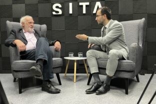 Poslanec Július Jakab - hnutie Slovensko - počas rozhovoru pre SITA