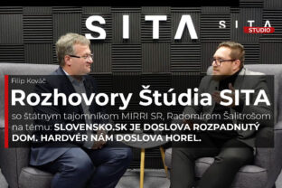 Radomír Šalitroš, štátny tajomník Ministerstva investícií, regionálneho rozvoja a informatizácie SR v rozhovore s Filipom Kováčom počas nahrávania video podcastu Rozhovory Štúdia SITA.