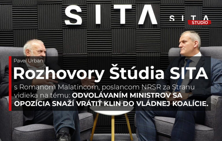 Roman Malatinec, poslanec NRSR za Stranu viqedieka v rozhovory s Pavlem Urbanom počas nahrávania video podcastu Rozhovory Štúdia SITA,