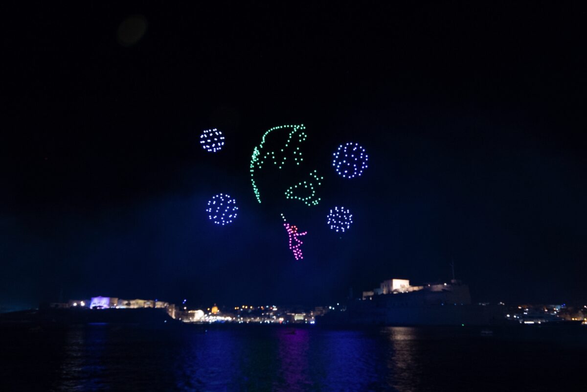 dronová show na oblohe