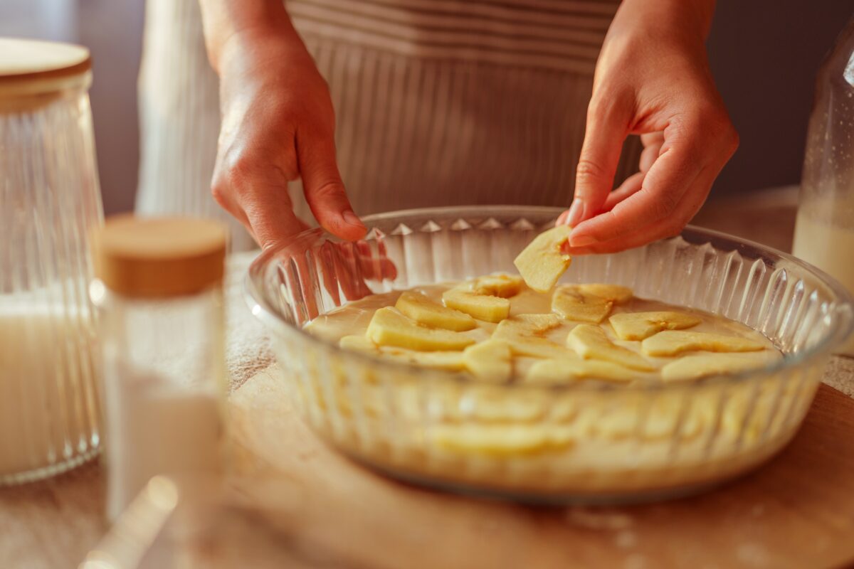 nepečený jablkový koláč