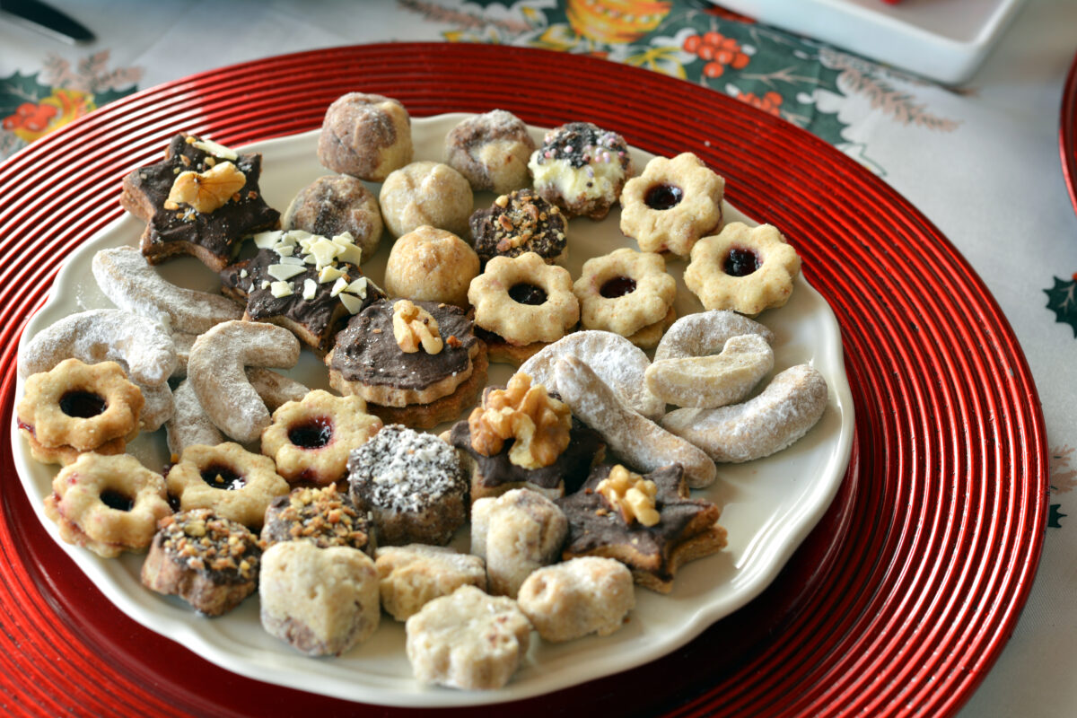 vianočné pečivo na tanieri