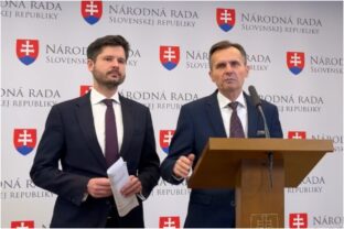 Titulka demokrati.jpg