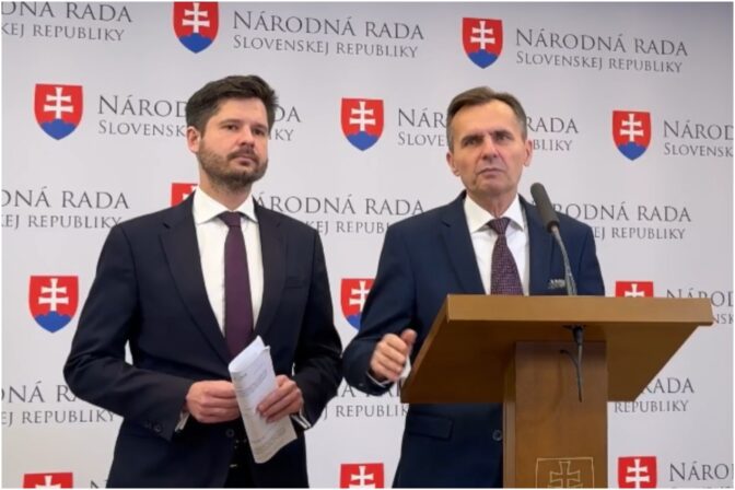 Titulka demokrati.jpg