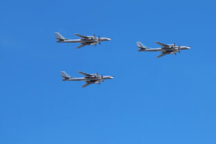 Tri ruské bombardéry TU 95