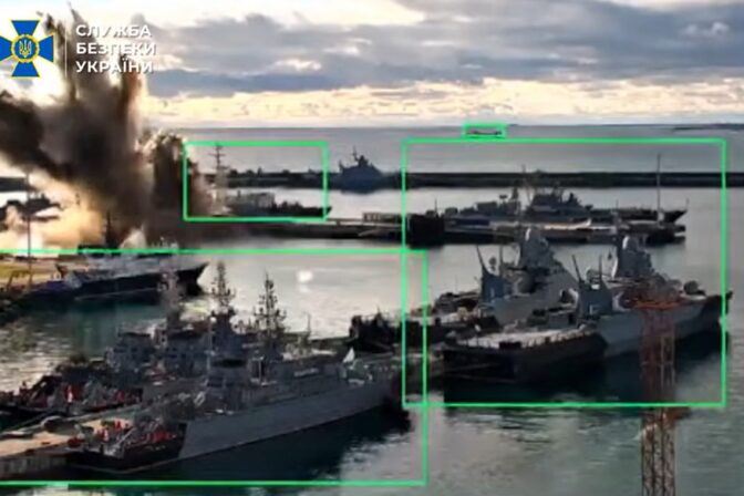 Ukrajinci zverejnili video, ako Rusom zničili ponorku za pol miliardy dolárov.