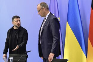 Ukrajinský prezident Volodymyr Zelenskyj a nemecký kancelár Friedrich Merz.