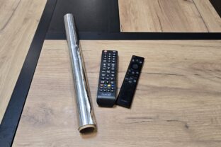 Vložte kúsok alobalu do diaľkového ovládača