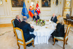 PREZIDENT: Slávnostný obed prezidentov SR
