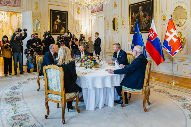 PREZIDENT: Slávnostný obed prezidentov SR
