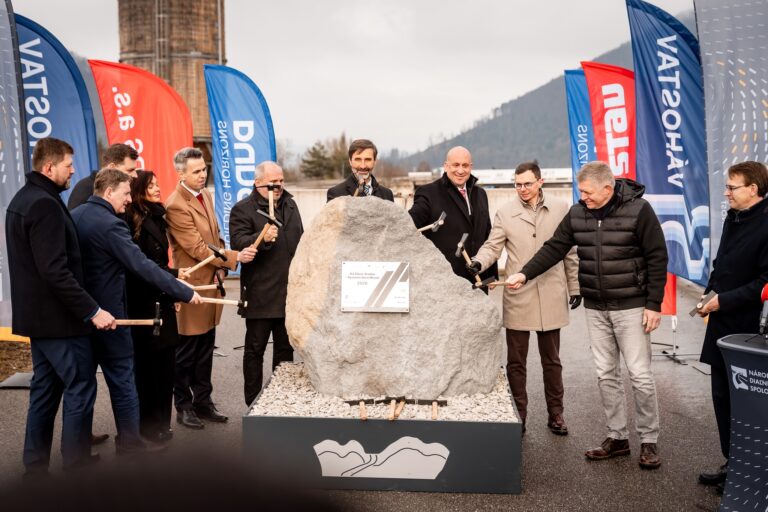 VLÁDA: Začatie výstavby úseku D3 na Kysuciach