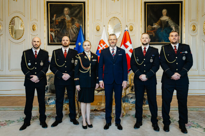 PREZIDENT: Prijatie členov záchranných zborov