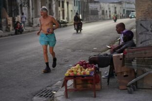 APTOPIX Cuba Daily Life