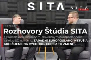 Branislav Ondruš, slovenský europoslanec za stranu Hlas SD v rozhovore s Filipom Kováčom počas nahrávania video podcastu v Štúdiu SITA.