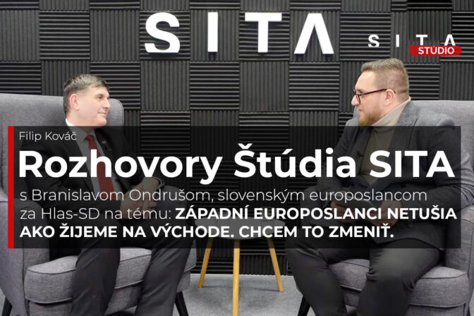 Branislav Ondruš, slovenský europoslanec za stranu Hlas SD v rozhovore s Filipom Kováčom počas nahrávania video podcastu v Štúdiu SITA.