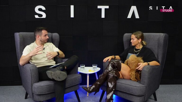 Matej Martinček a Dominika Rošková v štúdiu SITA pri nahrávaní relácie Fish & Chips.