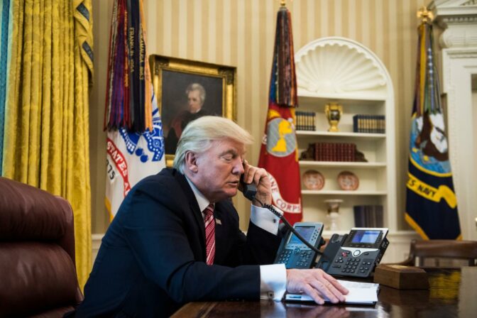 Donald trump phone getty img.jpg