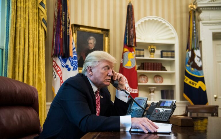 Donald trump phone getty img.jpg