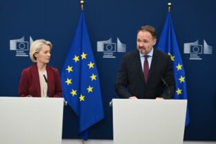 Eurokomisár pre energetiku Dan Jörgensen a predsedníčka Európskej komisie Ursula von Der Leyenová