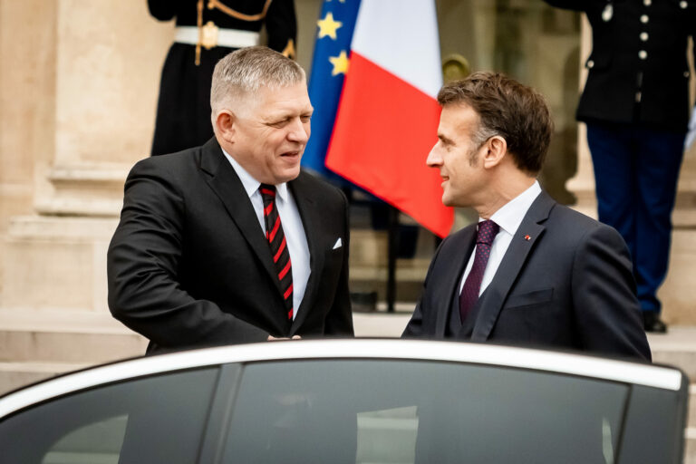 VLÁDA: Návšteva vo Francúzsku