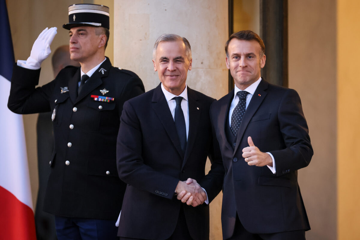 V Par&iacute;ži sa dnes stret&aacute;va &bdquo;Koal&iacute;cia ochotn&yacute;ch&ldquo;, aby rokovala o bezpečnostn&yacute;ch z&aacute;ruk&aacute;ch pre Ukrajinu - SITA.sk