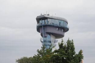 Letisková veža, Bratislavské letisko