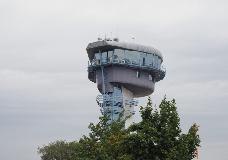 Letisková veža, Bratislavské letisko
