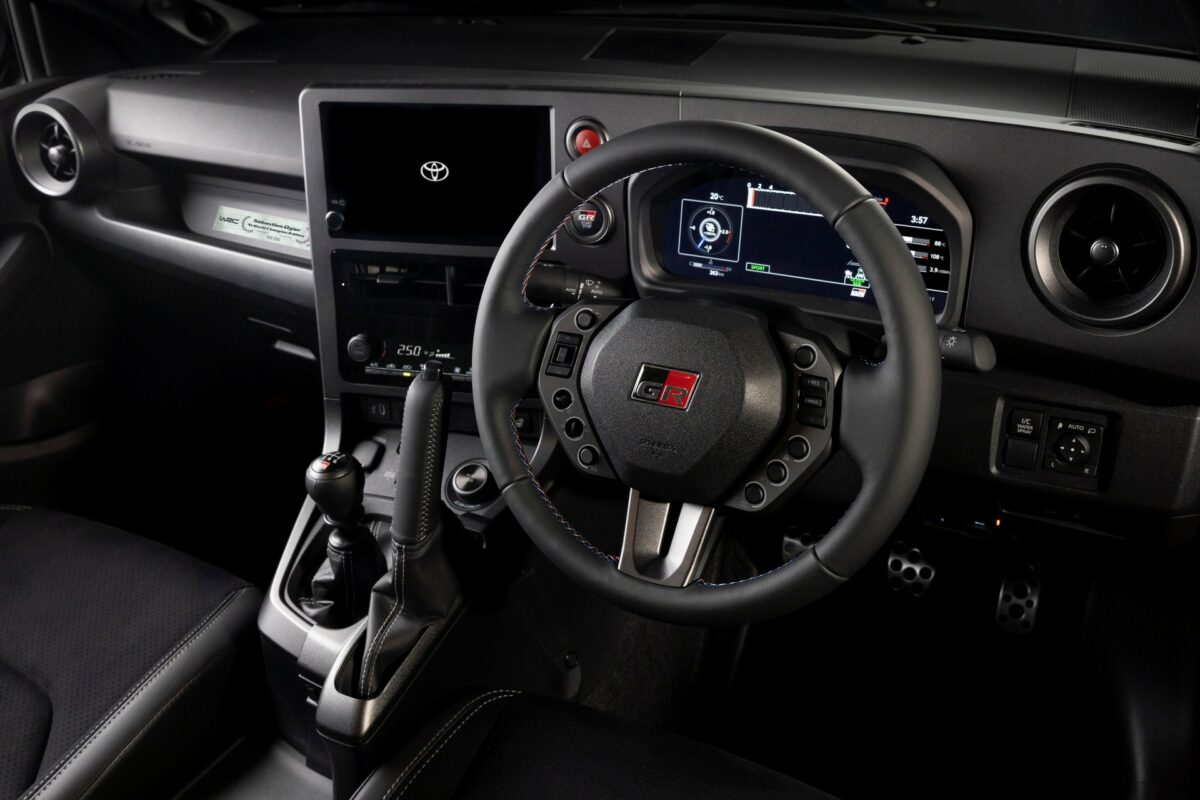 Gr yaris sebastien ogier 9x world champion edition_12.jpg