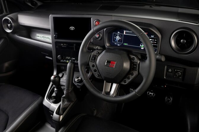 Gr yaris sebastien ogier 9x world champion edition_12.jpg