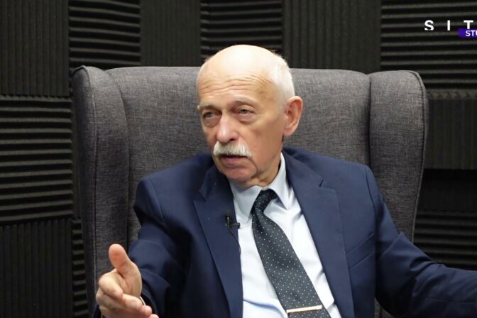 Historik umenia Peter Kresánek v disusii v Konzervatívnej kaviarni SITA..jpg