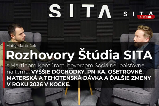 Martin Kontúr, hovorca Sociálnej poisťovne v rozhovore s Matejom Martinčekom počas nahrávania video podcastu v Štúdiu SITA.