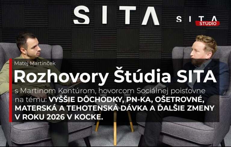 Martin Kontúr, hovorca Sociálnej poisťovne v rozhovore s Matejom Martinčekom počas nahrávania video podcastu v Štúdiu SITA.