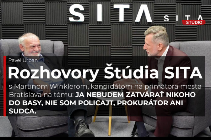 Martin Winkler v rozhovore s Pavlem Urbanom v Studium SITA počas nahrávania video podcastu Rozhovory Štúdia SITA.