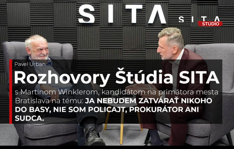 Martin Winkler v rozhovore s Pavlem Urbanom v Studium SITA počas nahrávania video podcastu Rozhovory Štúdia SITA.