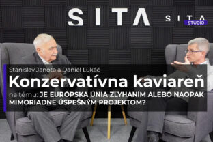 Stanislav Janota a Daniel Lukáč v Štúdiu SITA počas nahrávania video podcastu Konzervatívna kaviareň.