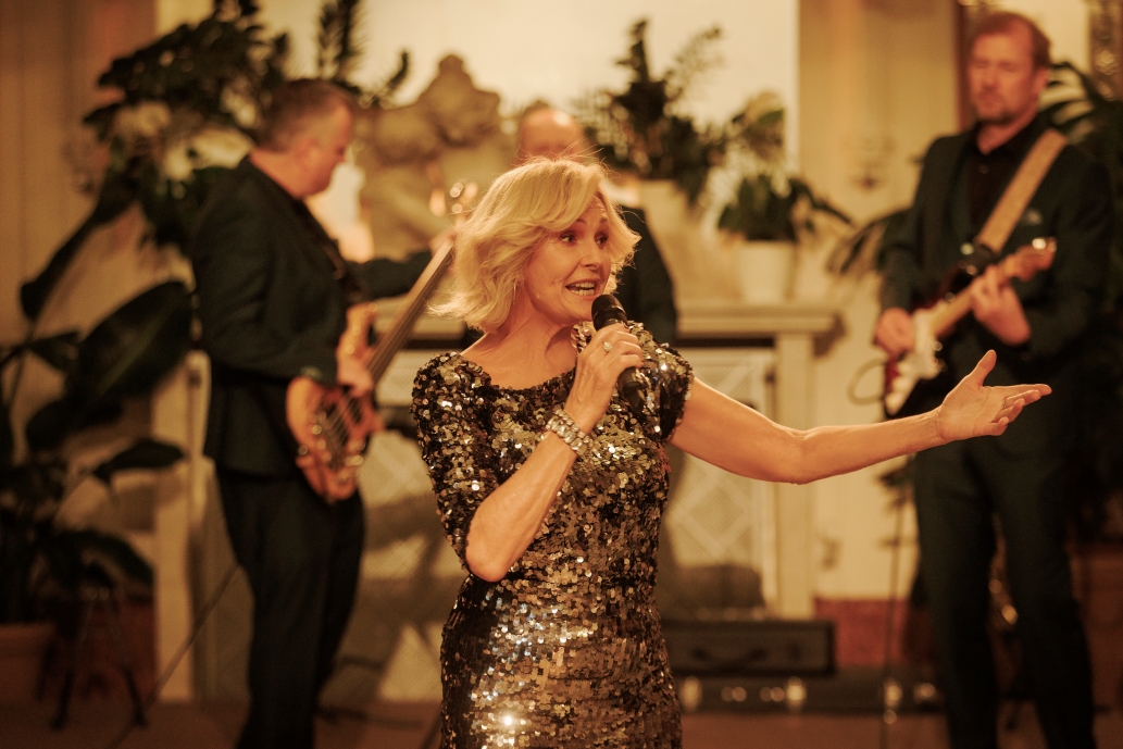 Svihacihelena vondrackova prekvapi divakov v ulohe samej seba a zaspieva svoju piesen dlouha noc zdroj nunez nfe.jpg