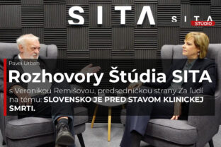 Veronika Remišová,  predsedníčkou strany Za ľudí v rozhovore s Pavelom Urbanom počas nahrávania video podcastu v Štúdiu SITA.