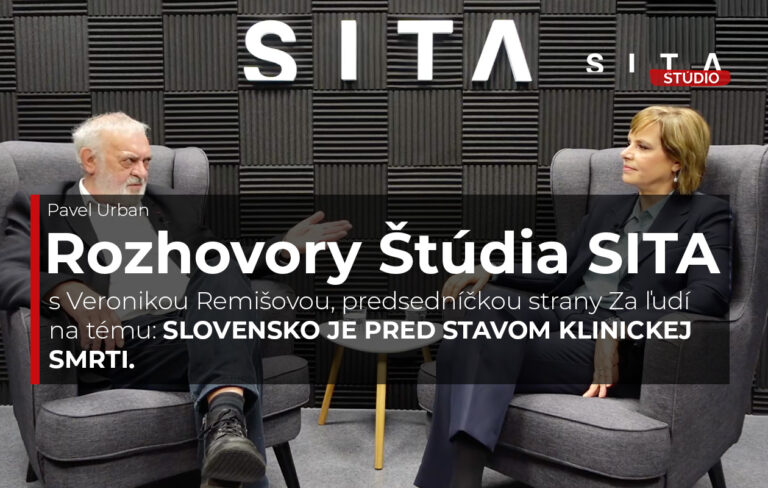 Veronika Remišová,  predsedníčkou strany Za ľudí v rozhovore s Pavelom Urbanom počas nahrávania video podcastu v Štúdiu SITA.