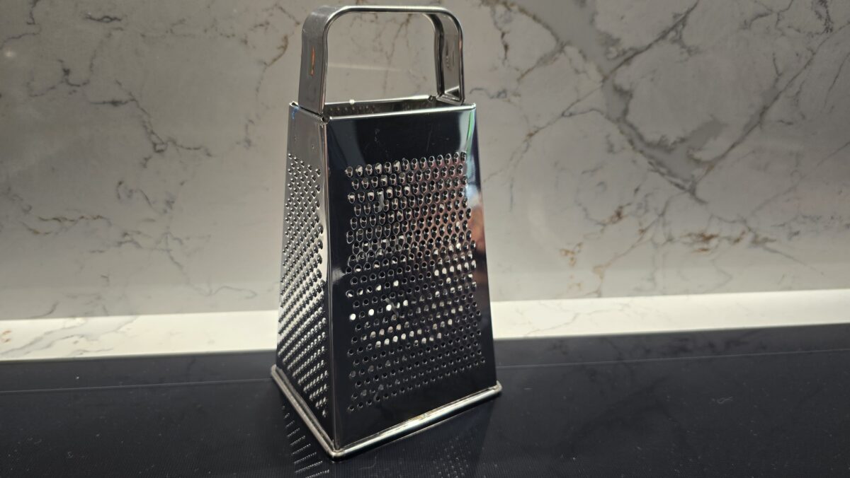 Štvrtá strana strúhadla