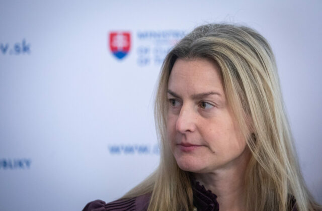 Šimkovičovej rezort narába neefektívne s verejnými financiami, exministerka Milanová kritizuje podozrivú verejnú súťaž