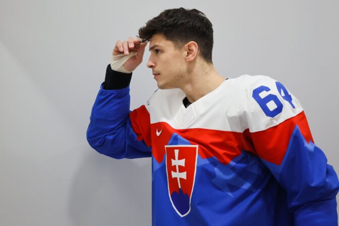 Slovenskí hokejisti mali pred štvrťfinále tímové fotenie. Dobrá nálada, grimasy aj účesy (fotografie)