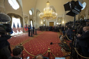 VLÁDA: Prijatie ministra zahraničných vecí USA