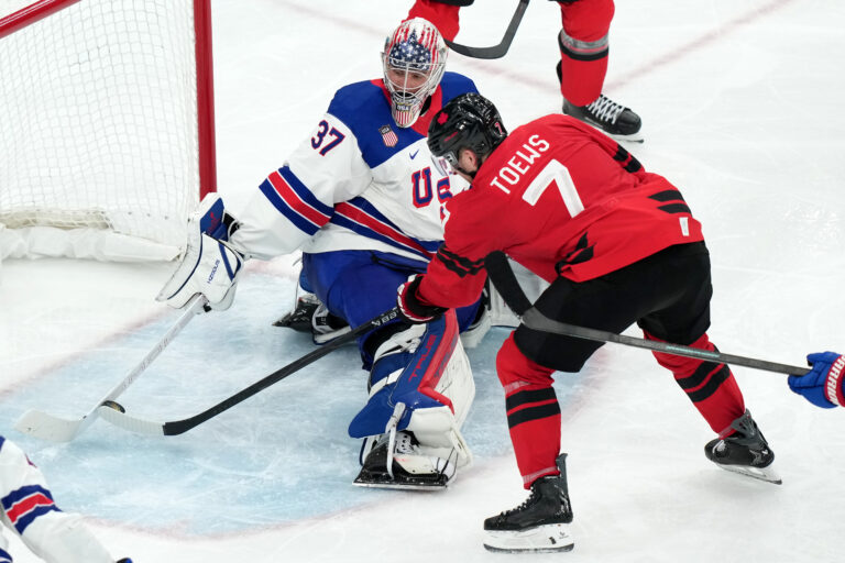 Hokej finále na olympiáde: Kanada - USA (fotografie)