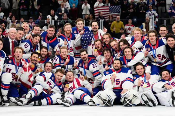 Hokej finále na olympiáde: Kanada - USA (fotografie)