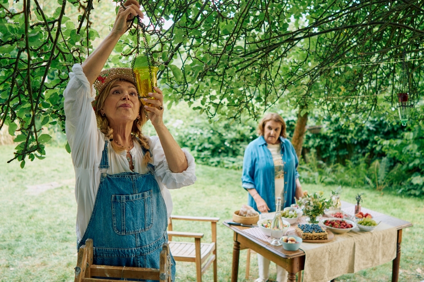 Bardotkydagmar havlova veskrnova ako meda a eva holubova v ulohe ivyzdroj bontonfilm.jpg