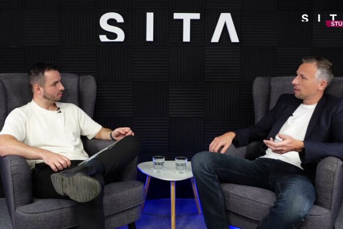 Matej Martinček a Peter Šesták pri nahrávaní podcastu Fish & Chips