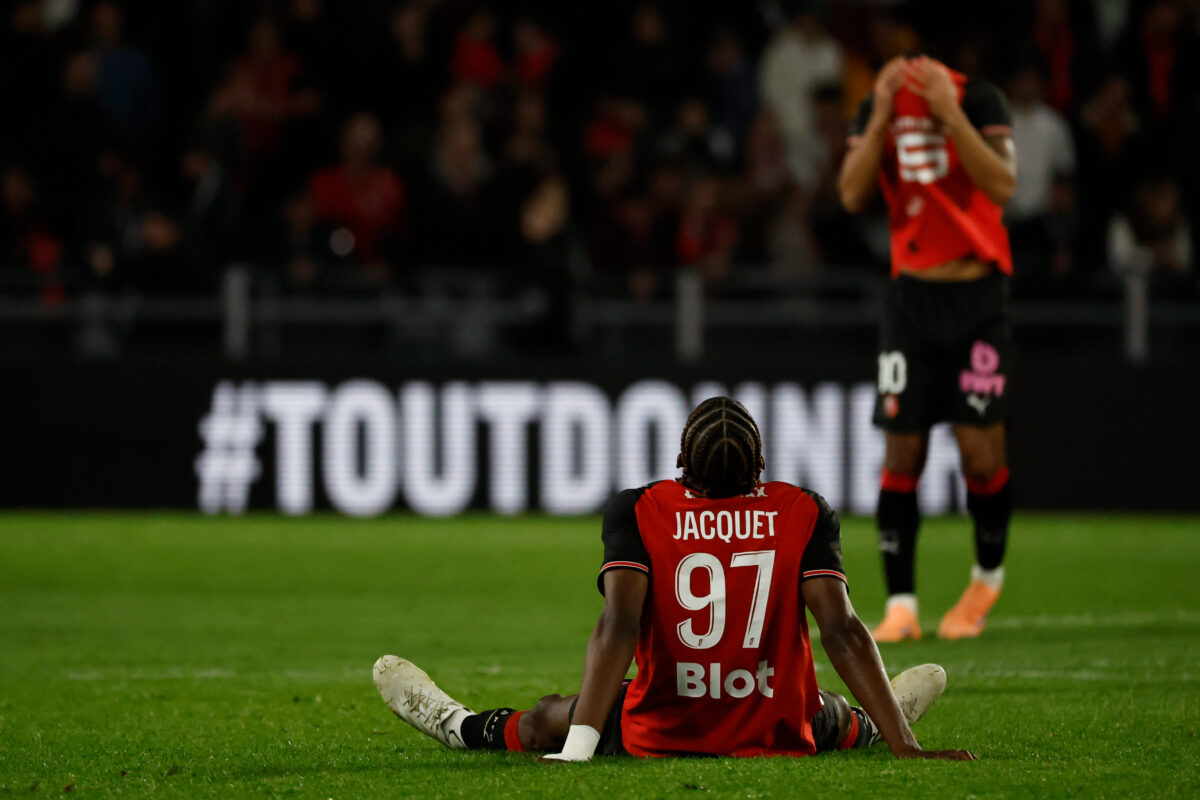 FC Liverpool podp&iacute;sal obrancu Jacqueta, ktor&yacute; v&scaron;ak do Anglicka pr&iacute;de až v lete - SITA.sk