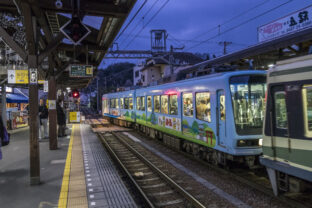 Japan, Kamakura: train